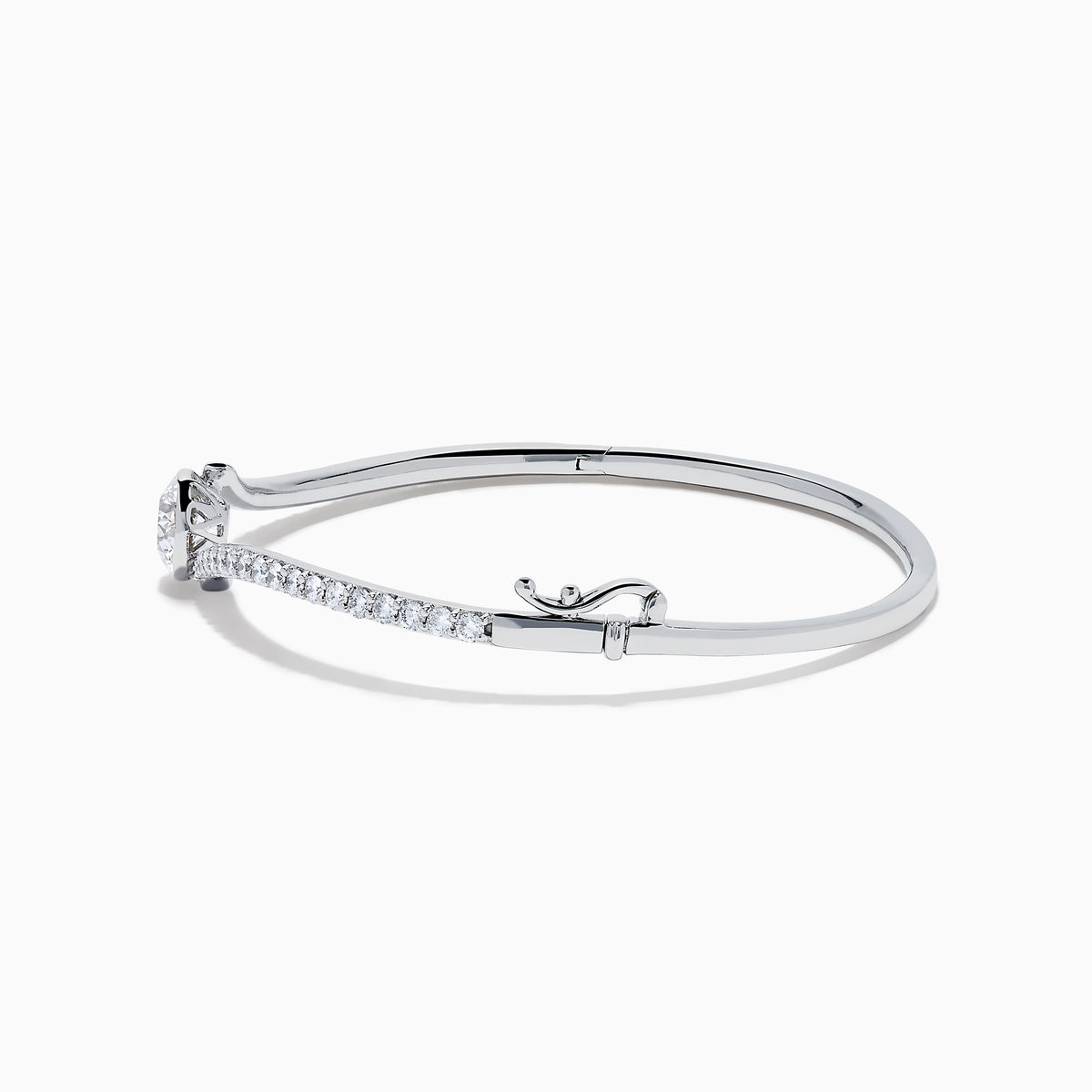 The Star Lab Grown Diamond Connect Bangle in 18K White Gold features a central round lab-grown diamond and a band set with small diamonds, all in an elegantly curved design, displayed on a white background.