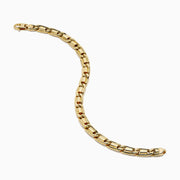 The Men's 14K Yellow Gold Mariner Chain Bracelet features medium-sized rectangular links in a continuous loop with a polished finish—an elegant accessory for any occasion.