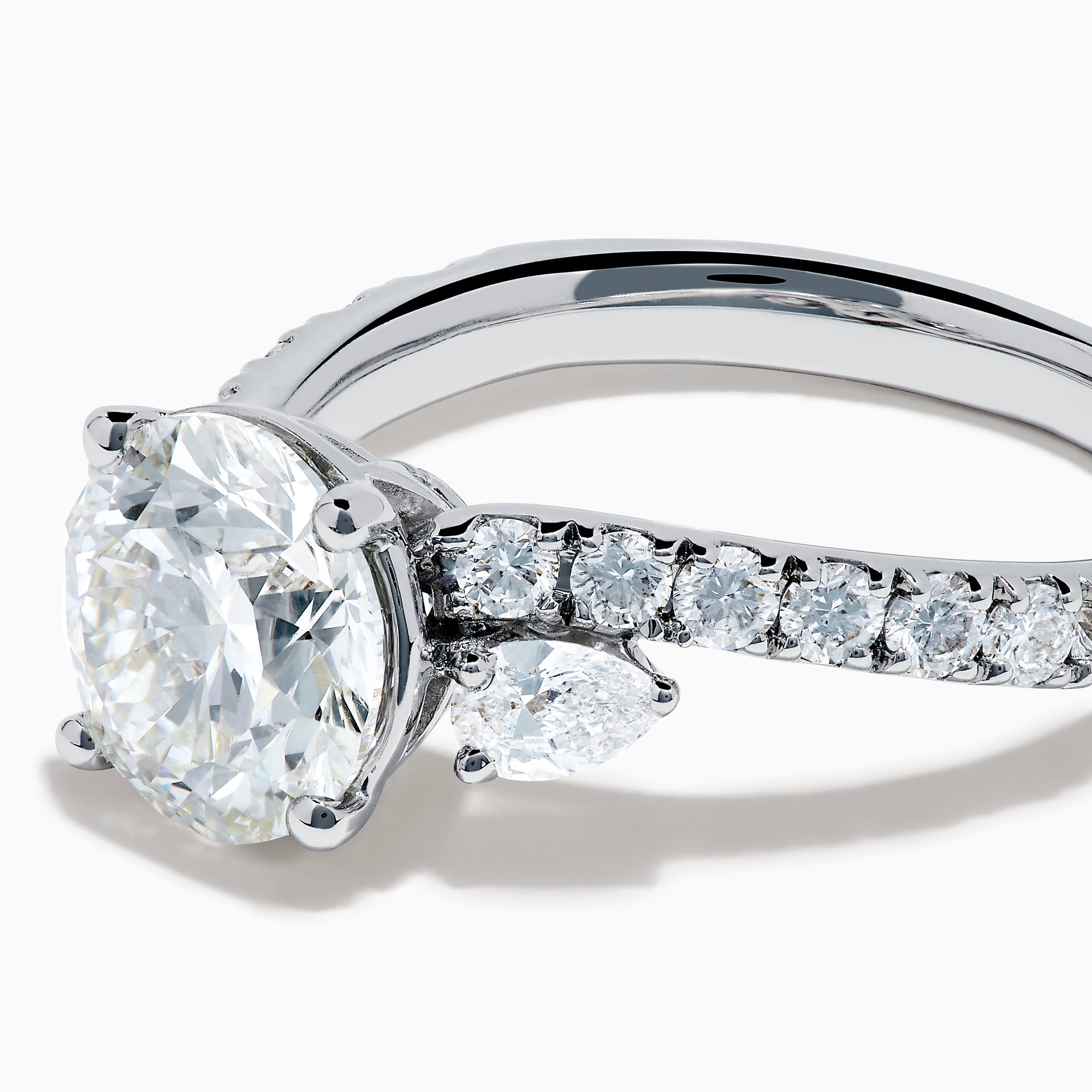 The Star Lab Grown Diamond Vine Ring in 18K White Gold features a large round lab-grown diamond center, accented with smaller diamonds along the band and an elegant vine twist design—an exquisite statement piece.
