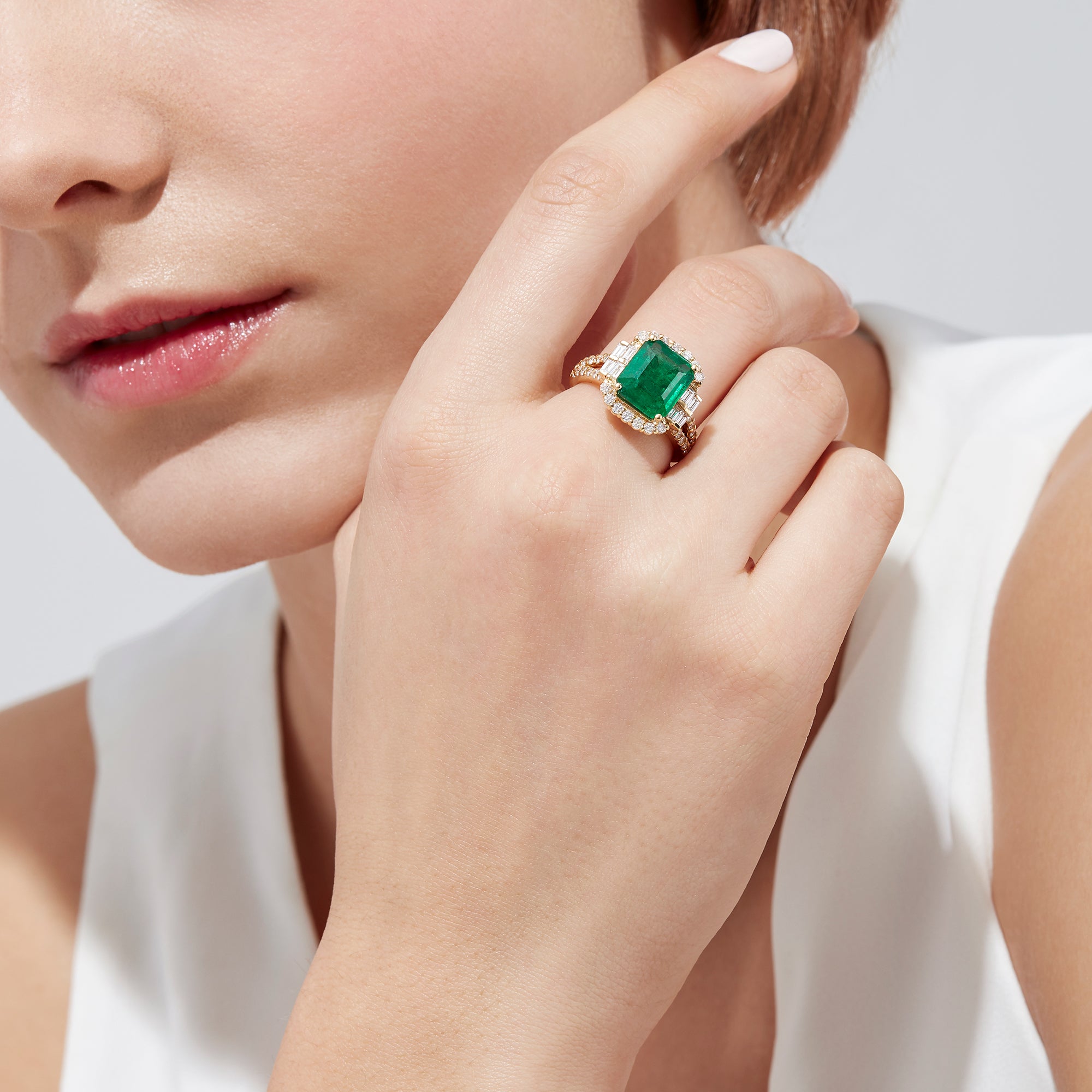 Emerald and diamond ring 18k gold Clearance