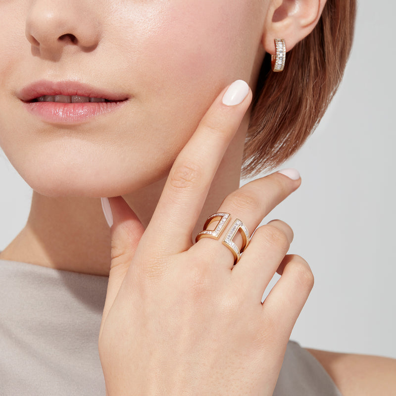 The DOro 14K Yellow Gold Diamond Open Shank Ring, 0.82 TCW, features an open front design with two parallel vertical bars accented by diamonds for a striking, modern look.